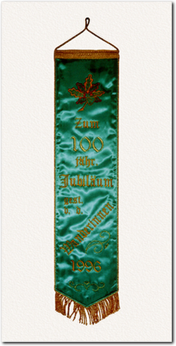 Fahnenschleife zum 100. Jubiläum