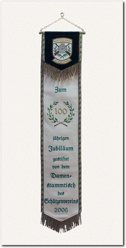 Fahnenschleife zum 100. Jubiläum